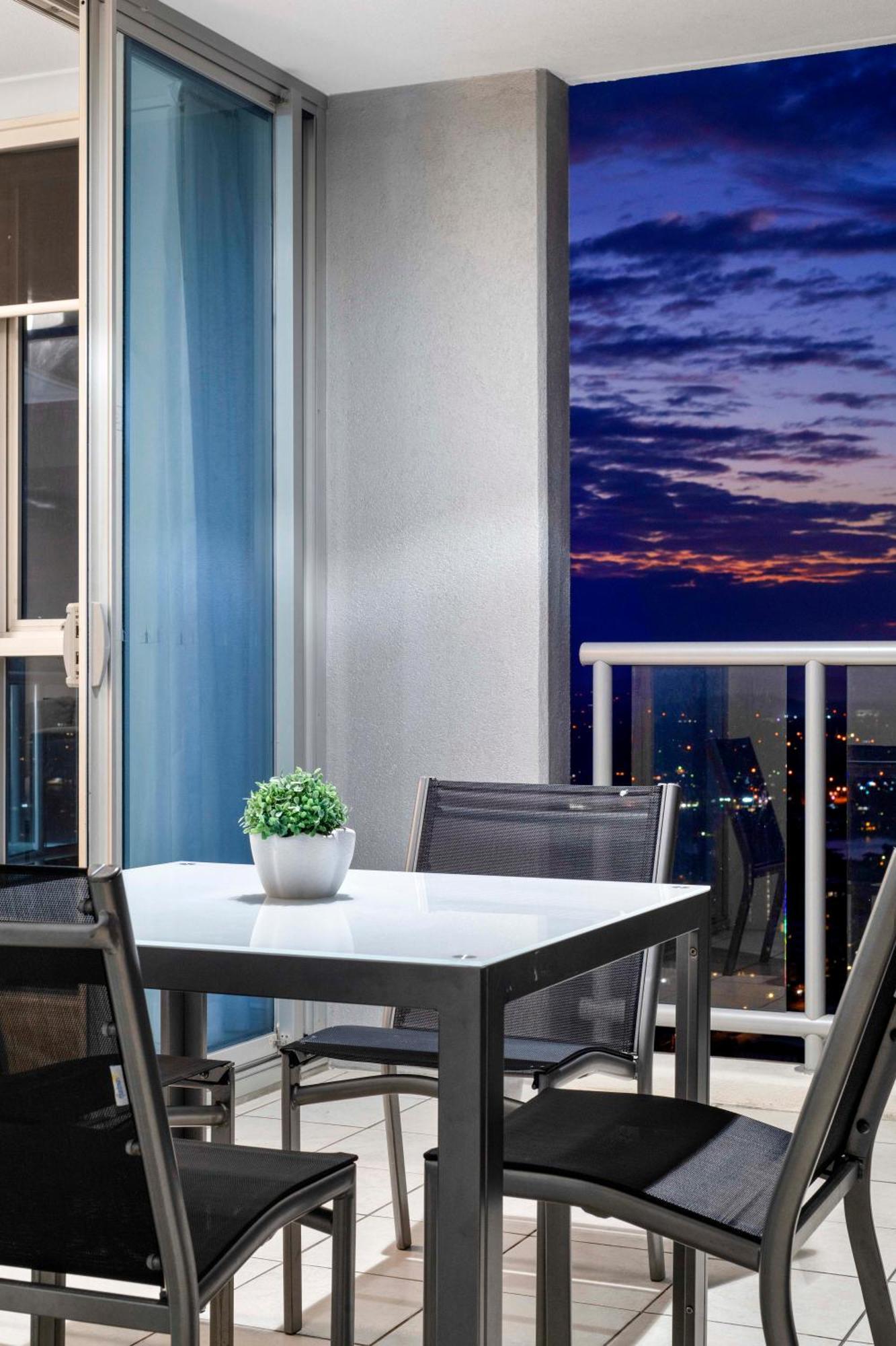 Chevron Renaissance - Self Contained & Privately Managed Apartments Gold Coast Dış mekan fotoğraf
